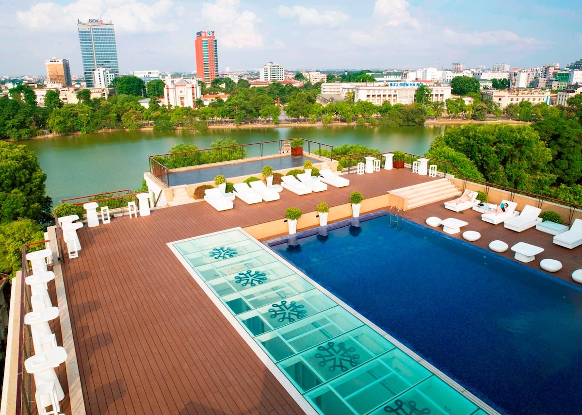 Khách sạn Apricot với view hồ bơi tầng thượng hướng ra Hồ Hoàn Kiếm